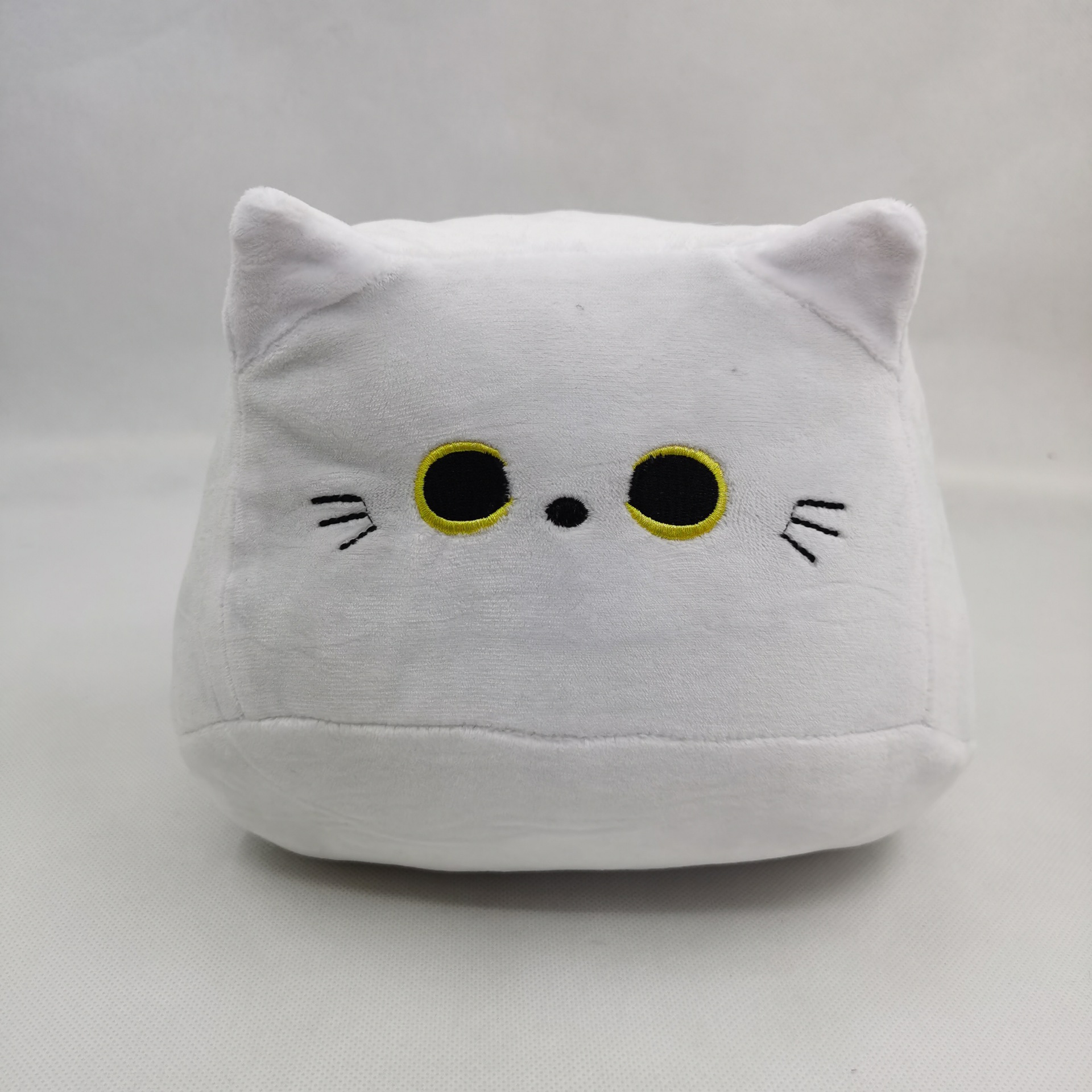 Мягкая игрушка "Котик" белый 20см