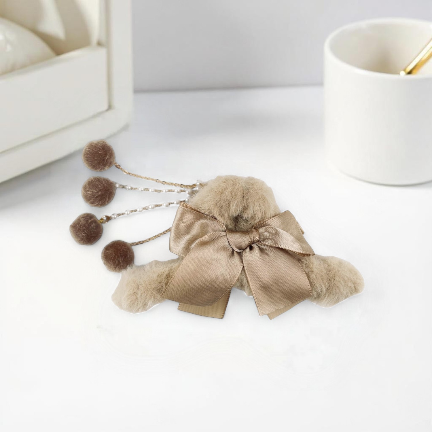 Заколка-крабик плюшевая "Бант" с цепочкой, коричневый