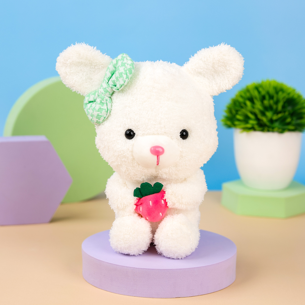 Мягкая игрушка "Медведь с клубникой" белый 25см