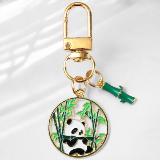 Брелок "Панда" кушает бамбук