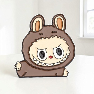 Значок-брошь "Labubu" коричневый SXZ274