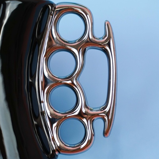 Керамическая кружка "Кастет" черная с серебристой ручкой, 400 мл оптом со склада!