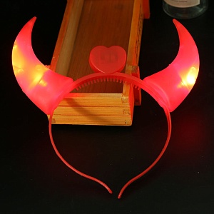 Ободок "Рожки и сердце" с подсветкой, красный