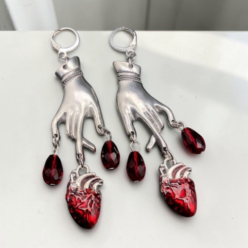 Серьги "Hands in blood" heart