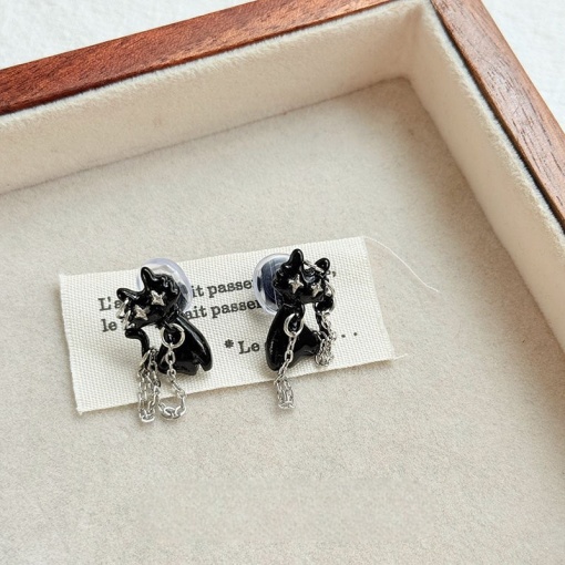 Серьги-гвоздики "Котик с цепочкой" черный