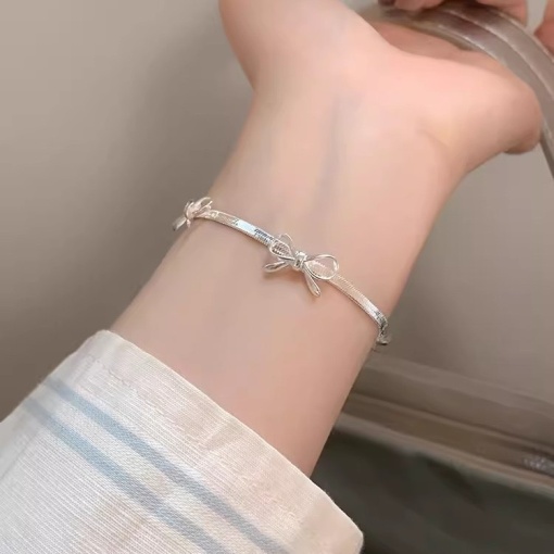 Браслет "Silver bow" 