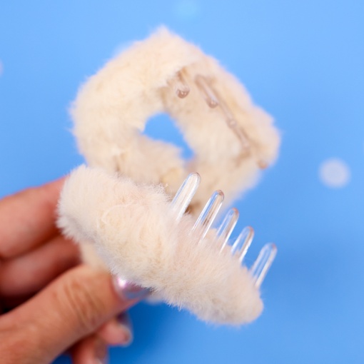 Заколка-крабик плюшевая "Сердце" бежевый