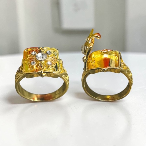 Кольцо "Elegant cache" золотой