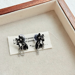 Серьги-гвоздики "Котик с цепочкой" черный