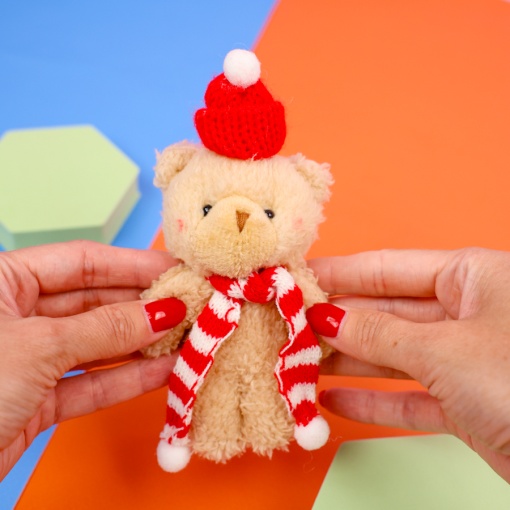 Мягкий брелок "Мишка в шапочке" бежевый