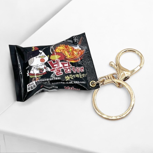 Брелок "Лапша" Samyang очень острая, черный