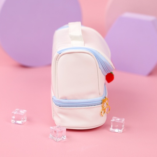 Косметичка "Strawberry", голубой 