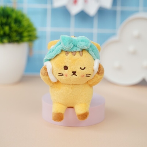 Мягкий брелок "Котик умывается" 11 см