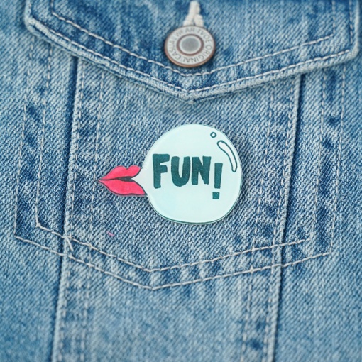 Значок виниловый 83