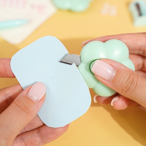 Канцелярский нож "Flower" мятный