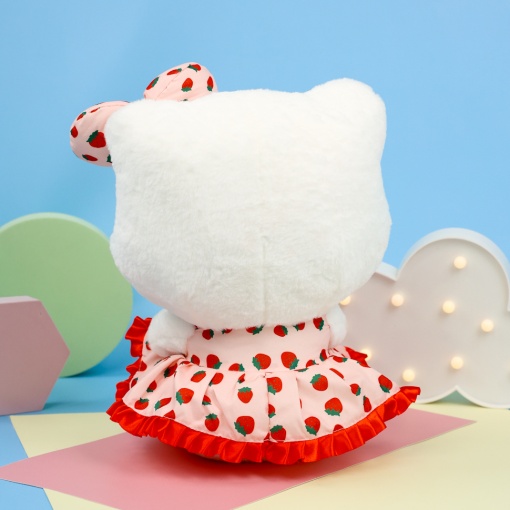 Мягкая игрушка "Кт" с клубникой 35см