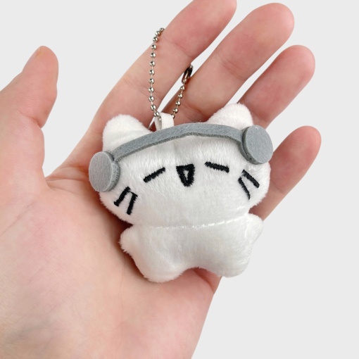 Мягкий брелок "Белый котик" в наушниках