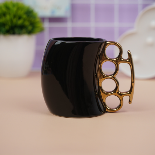 Керамическая кружка "Кастет" черная с золотистой ручкой, 400 мл оптом со склада!