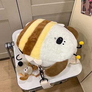 Рюкзак плюшевый "Собака-пчела" бежевый оптом со склада в Москве