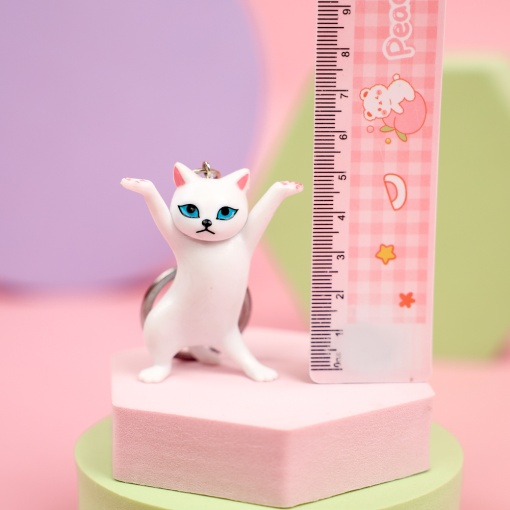 Брелок "Позирующий котик", белый