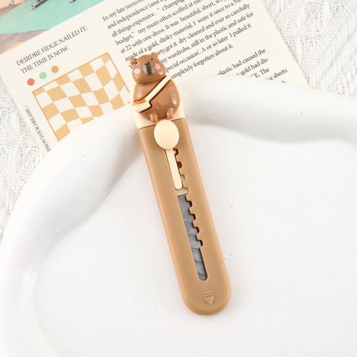 Канцелярский нож "Капибара" с сумочкой