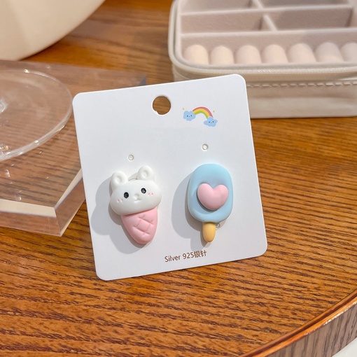 Серьги-гвоздики "Зайка с мороженым" мятно-розовый