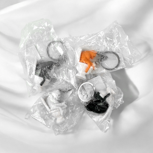 Брелок "Котик на унитазе" оранжевый