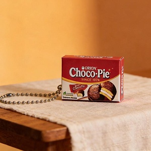 Брелок "Choco Pie" красный