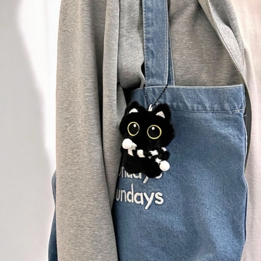 Мягкий брелок "Котик с шарфом" черно-белый