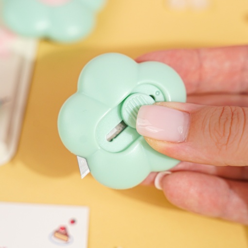 Канцелярский нож "Flower" мятный