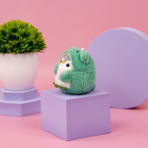 Брелок мягкий "Пингвин в костюме" зеленый 10 см