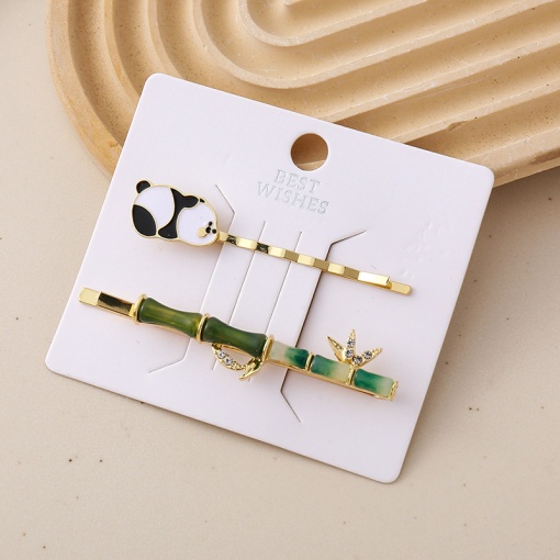 Набор заколка и невидимка "Лежащая панда и бамбук" золотой, 2шт.