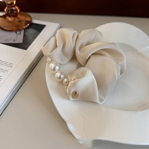 Резинка для волос "Silk and pearls" бежевый