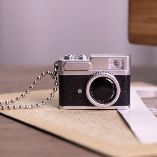 Брелок "Ретро фотоаппарат" со вспышкой, черный