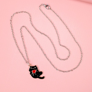 Кулон на цепочке "Котик с сердцем", черный