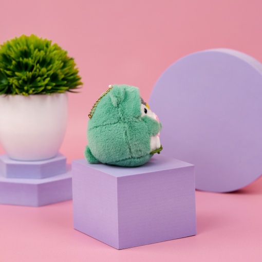 Брелок мягкий "Пингвин в костюме" зеленый 10 см