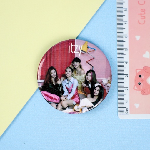 Значок круглый "K-pop" Itzy №3, 56мм