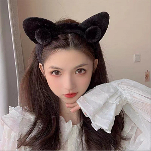 Ободок для волос "Ушки с помпоном" черный