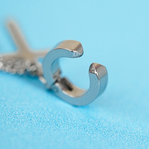 Серьга кафф "Крест" серебристый