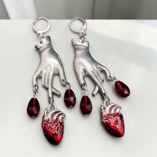 Серьги "Hands in blood" heart