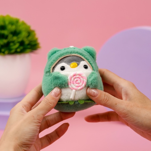 Брелок мягкий "Пингвин в костюме" зеленый 10 см