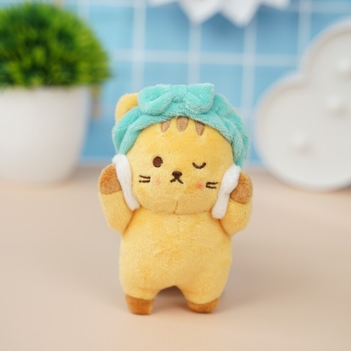 Мягкий брелок "Котик умывается" 11 см