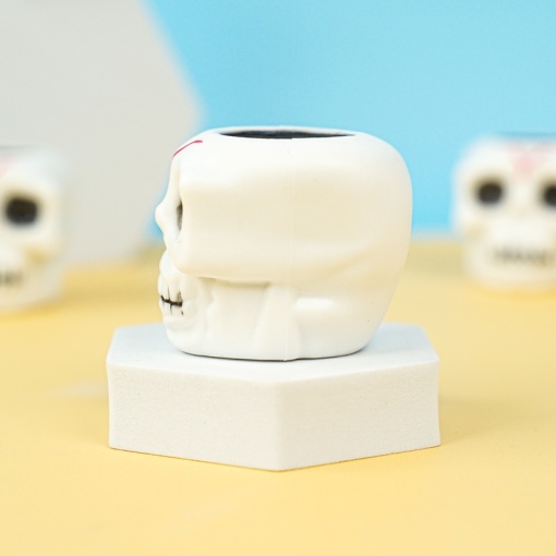 Игрушка-антистресс "Летучая мышь в черепе" 