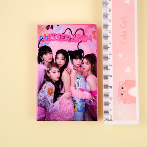 Набор картонных карточек "K-pop" Le Sserafim 30шт.