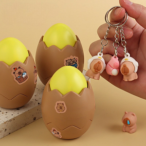 Брелок Surprise "Cracked egg" капибара, с наклейками, в ассорт-те 1шт