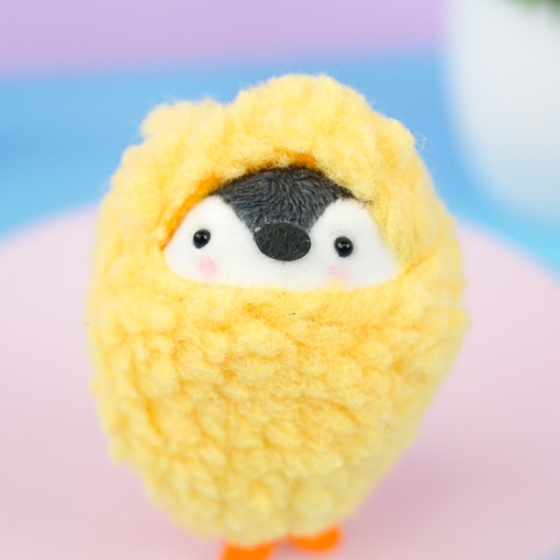 Мягкий брелок "Пингвин в креветке" 12 см