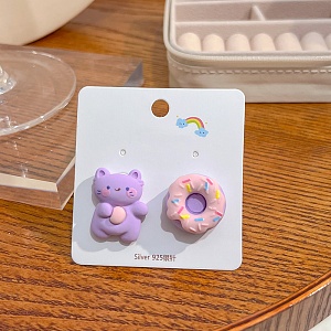 Серьги-гвоздики "Котик с пончиком" фиолетовый