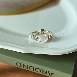 Кольцо "Перламутровый кролик" с жемчужиной