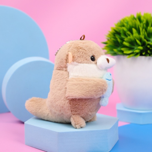 Мягкий брелок "Выдра с рыбкой"